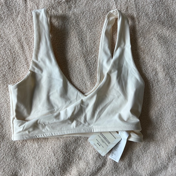 Fabletics Crossover Sports Bra - Picture 3 of 7